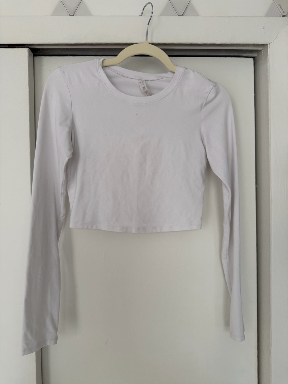 💜Moving Sale💜 ALO Yoga White Long-Sleeve Cropped Tee